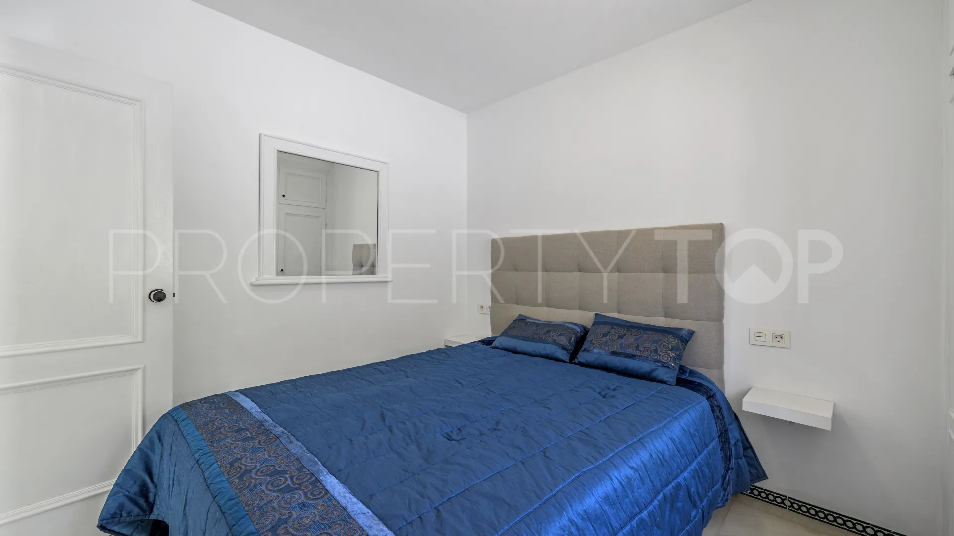 For sale 2 bedrooms penthouse in Calahonda
