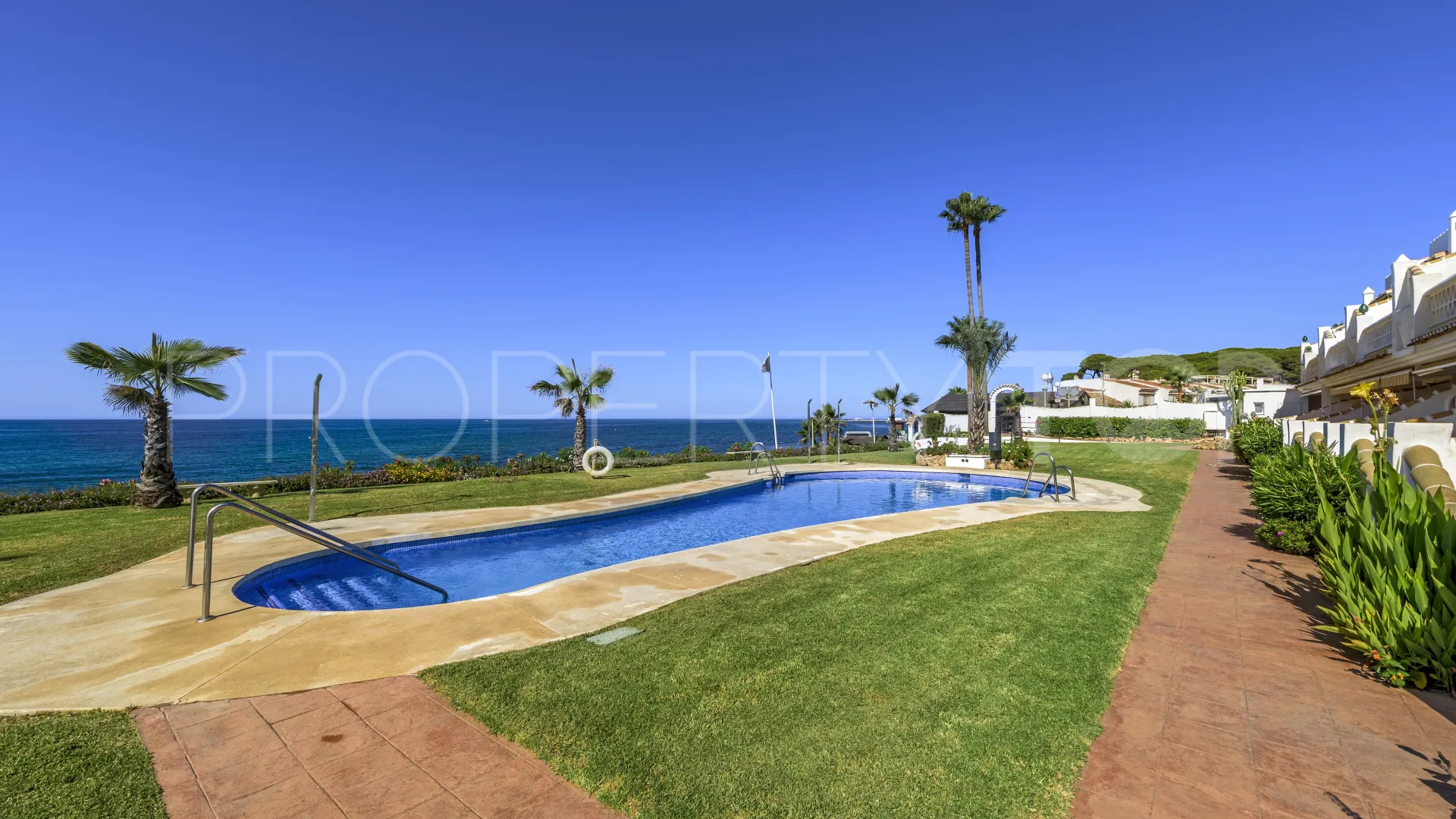 For sale 2 bedrooms penthouse in Calahonda