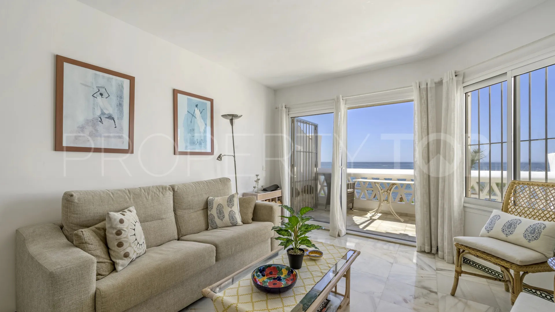 For sale 2 bedrooms penthouse in Calahonda