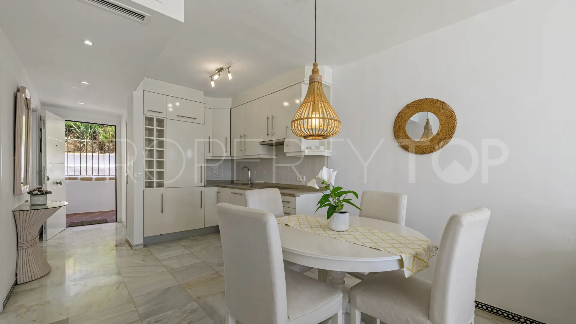 For sale 2 bedrooms penthouse in Calahonda