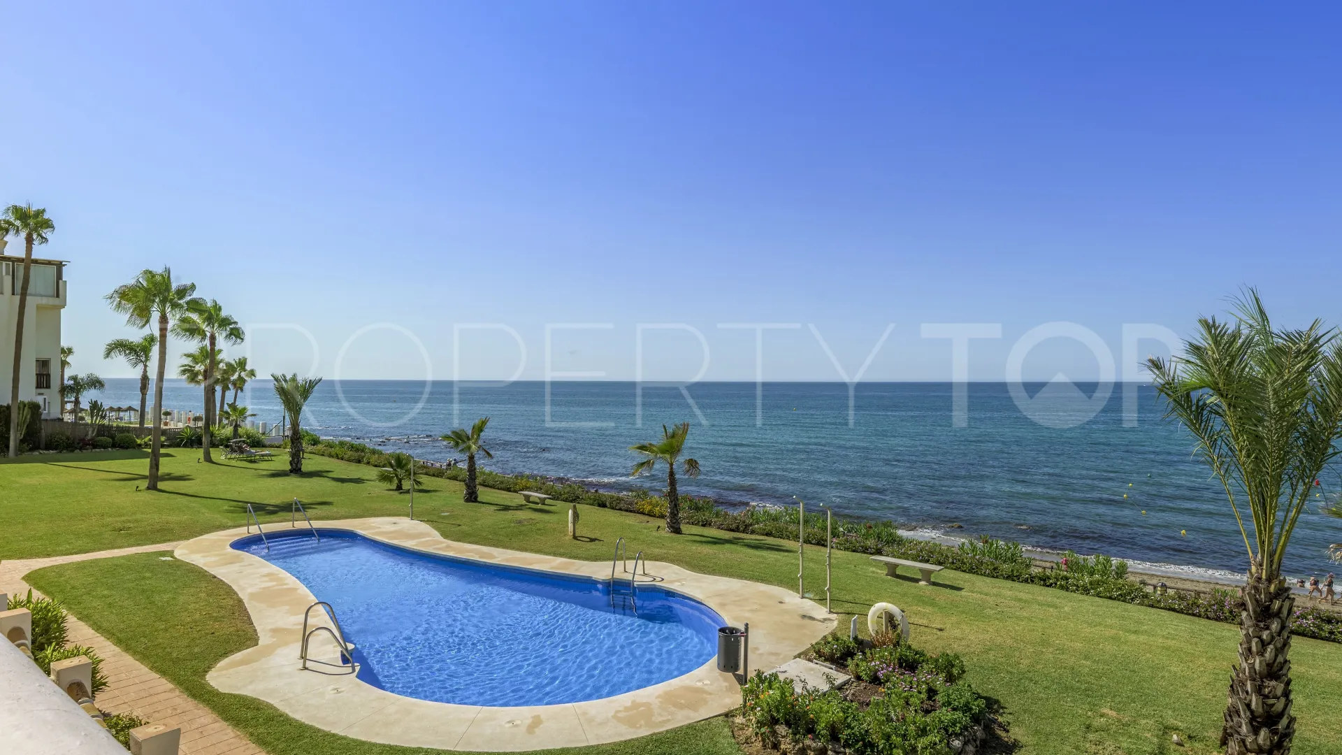 For sale 2 bedrooms penthouse in Calahonda