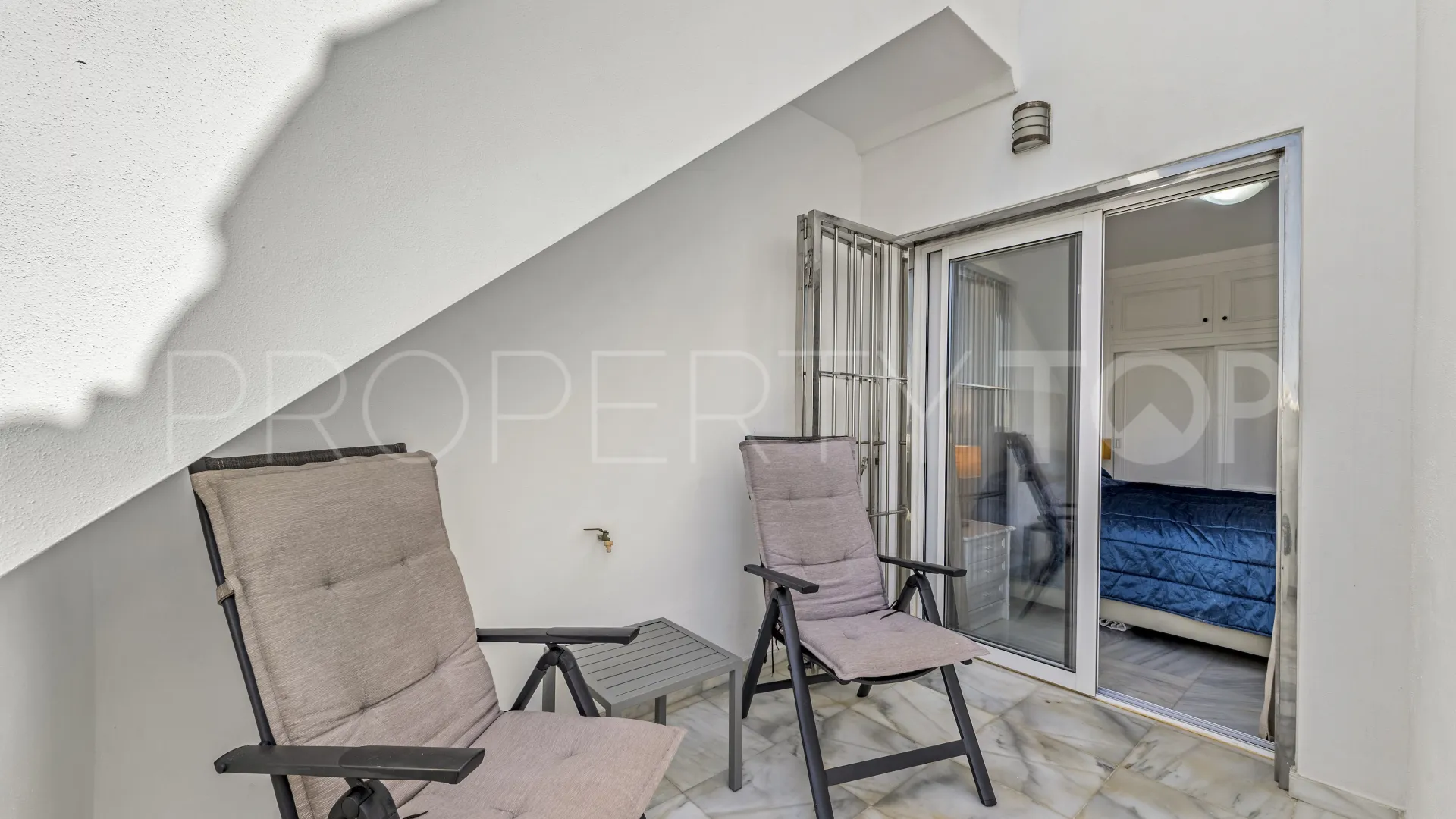 For sale 2 bedrooms penthouse in Calahonda