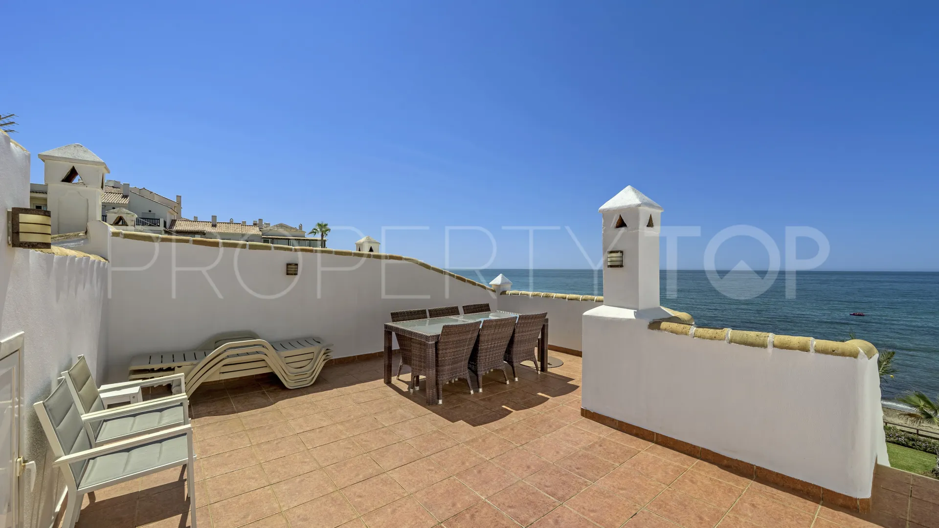 For sale 2 bedrooms penthouse in Calahonda