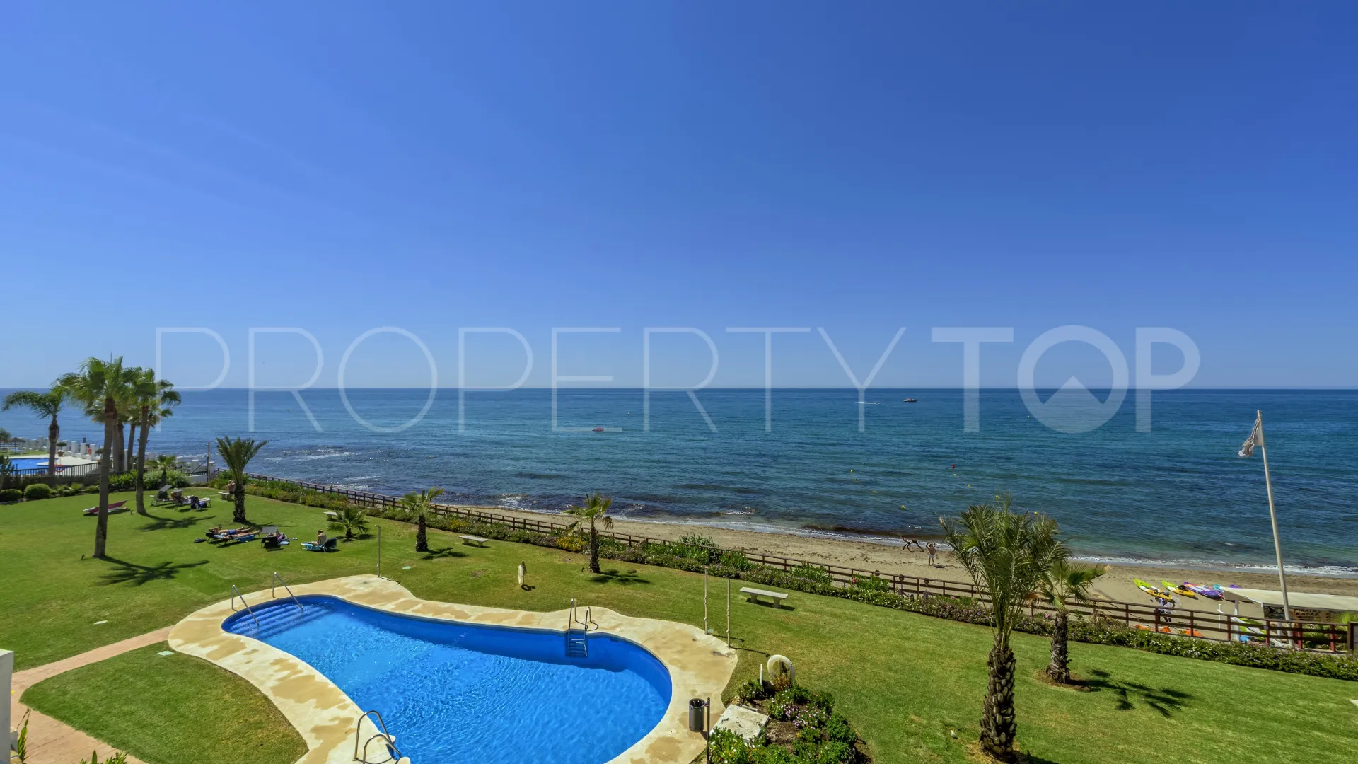 For sale 2 bedrooms penthouse in Calahonda