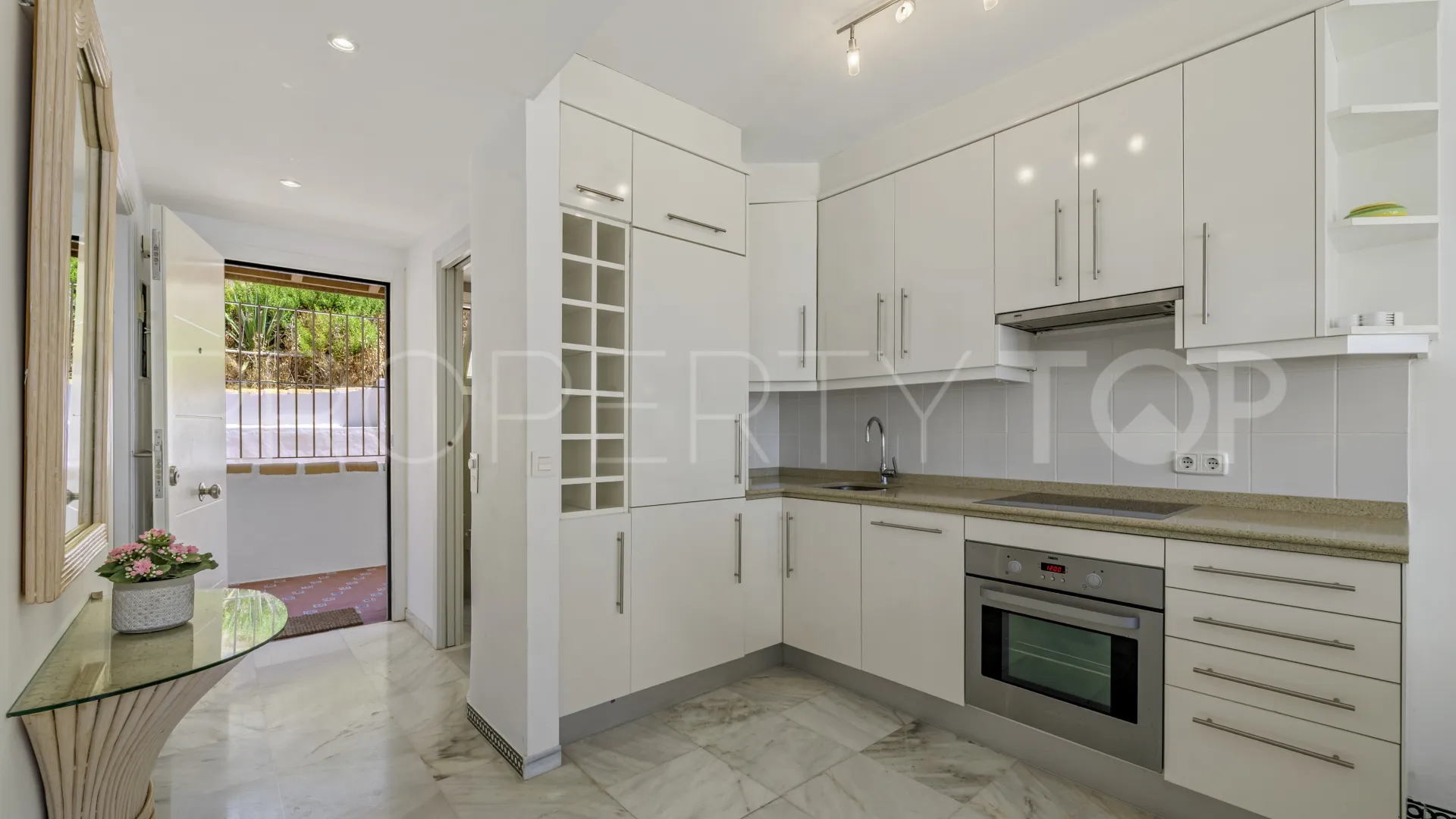 For sale 2 bedrooms penthouse in Calahonda