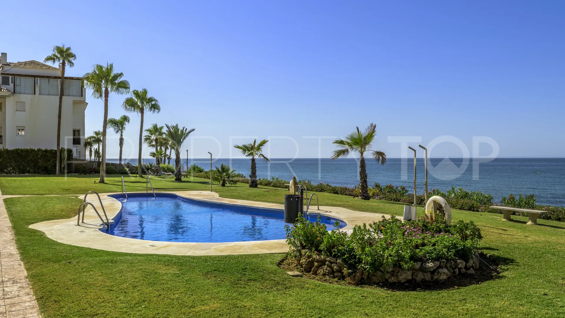 For sale 2 bedrooms penthouse in Calahonda