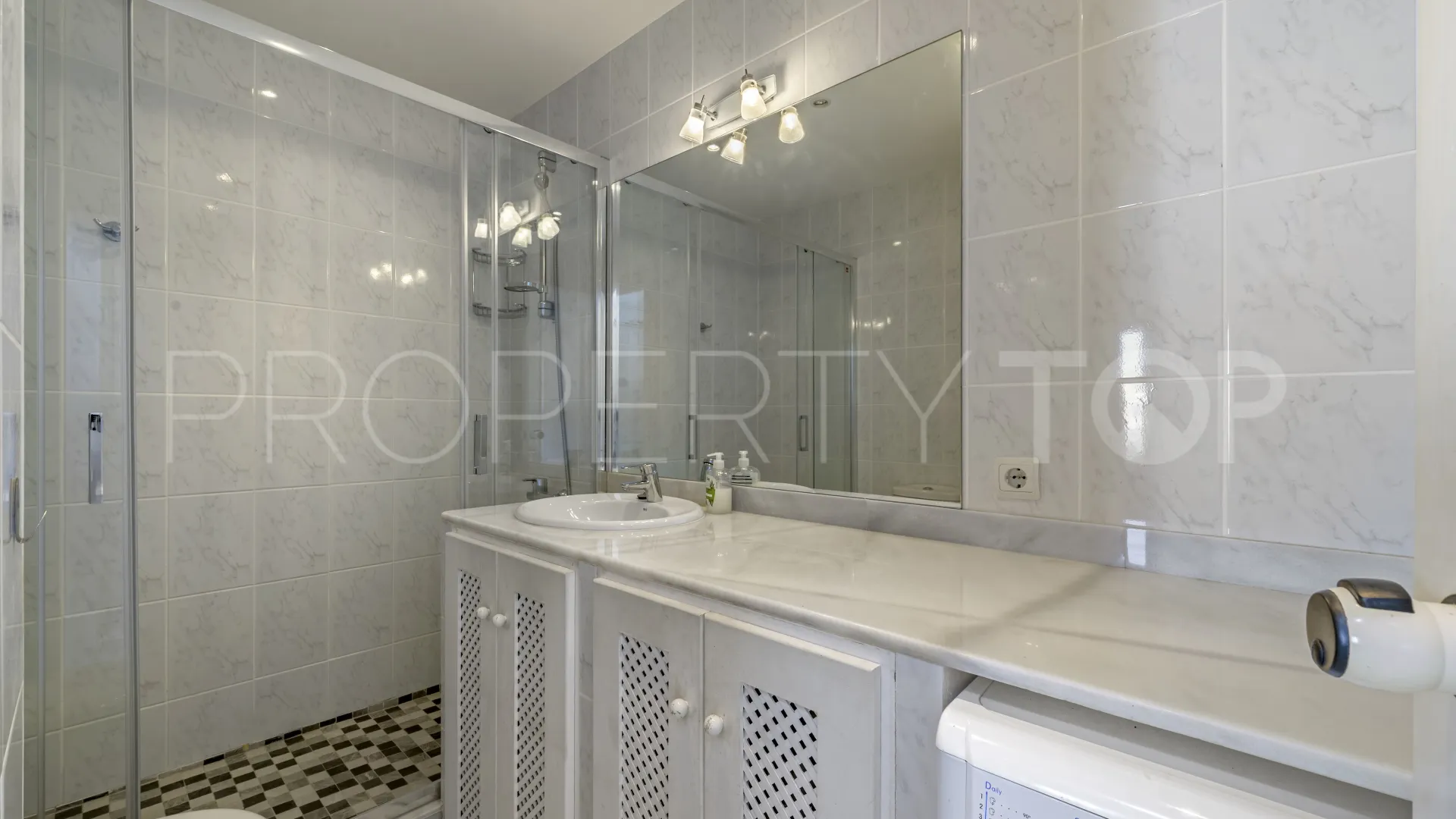 For sale 2 bedrooms penthouse in Calahonda