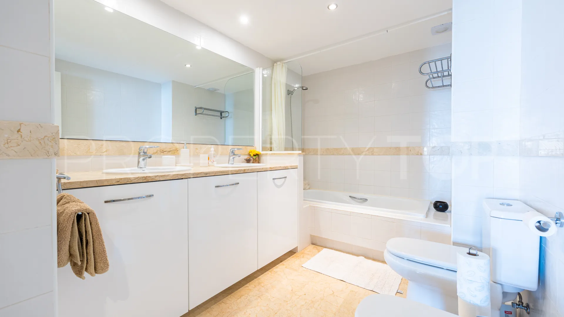 2 bedrooms ground floor apartment in Calahonda for sale