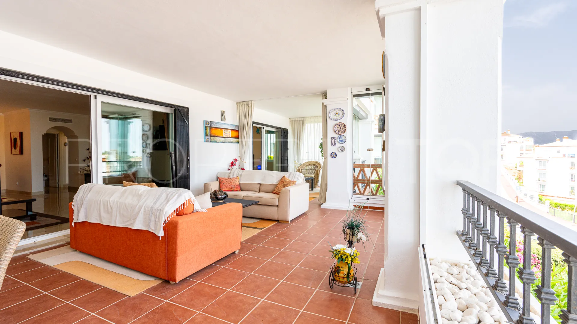 2 bedrooms ground floor apartment in Calahonda for sale