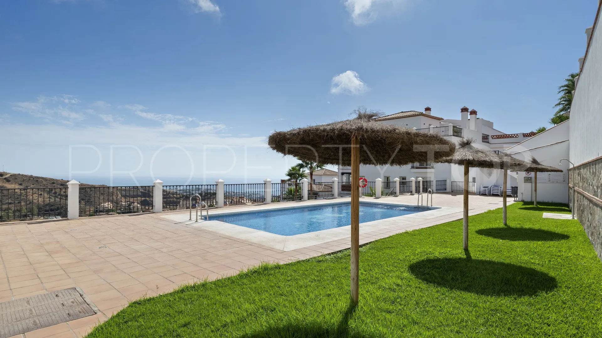 2 bedrooms ground floor apartment in Calahonda for sale