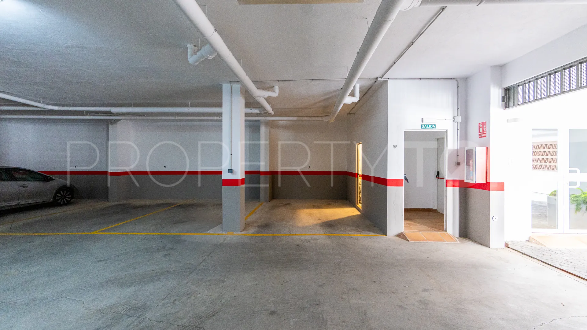 2 bedrooms ground floor apartment in Calahonda for sale