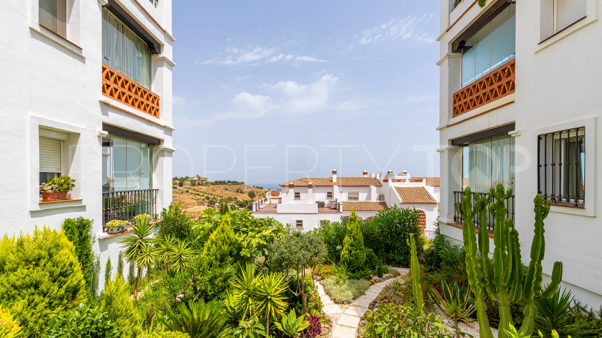 2 bedrooms ground floor apartment in Calahonda for sale
