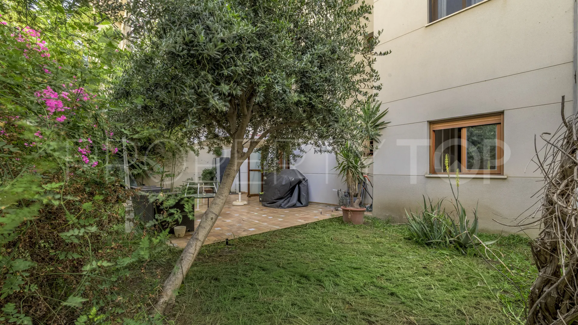 Ground floor apartment with 2 bedrooms for sale in Mijas Costa