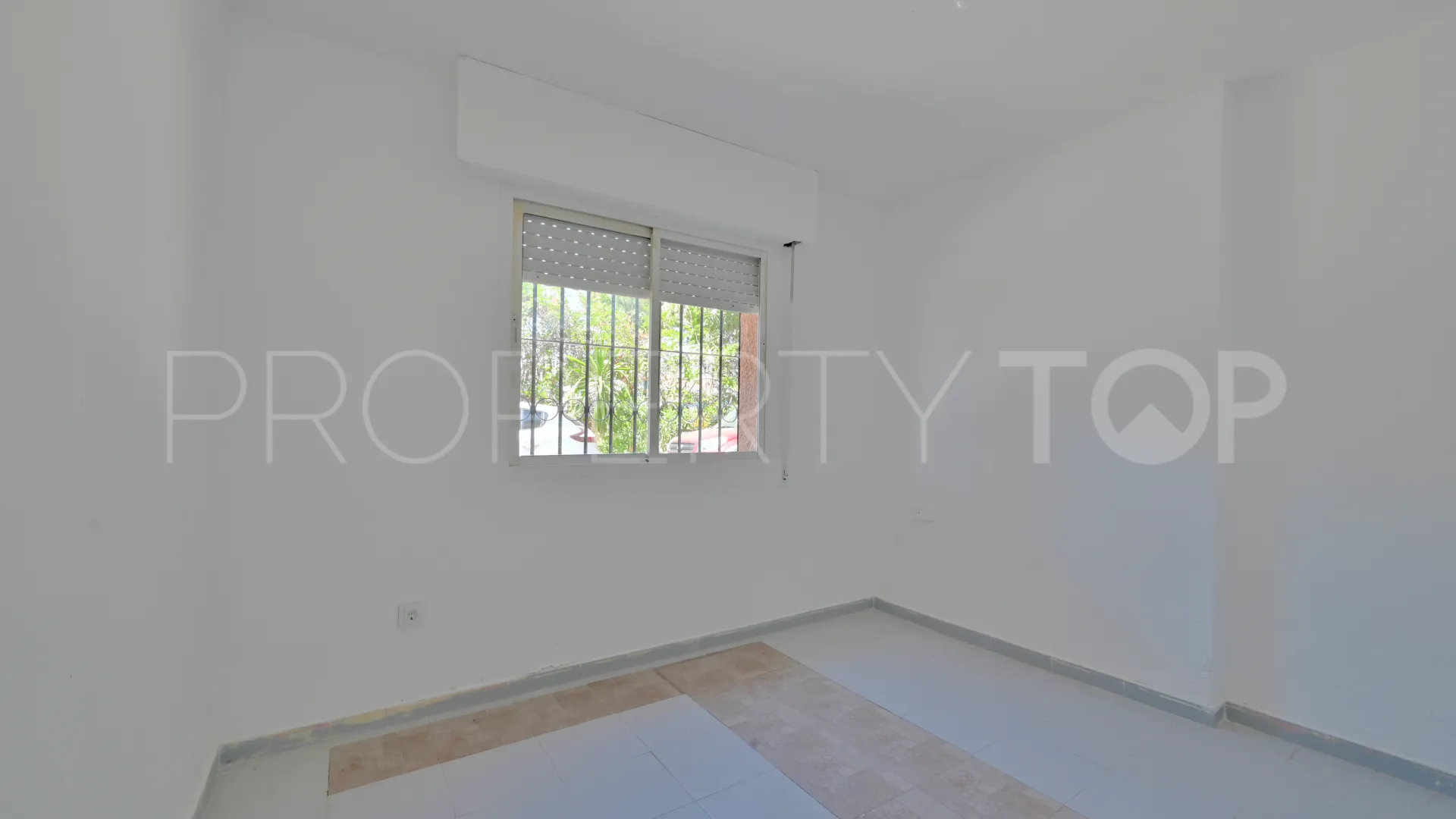 Calahonda, apartamento planta baja con 2 dormitorios en venta