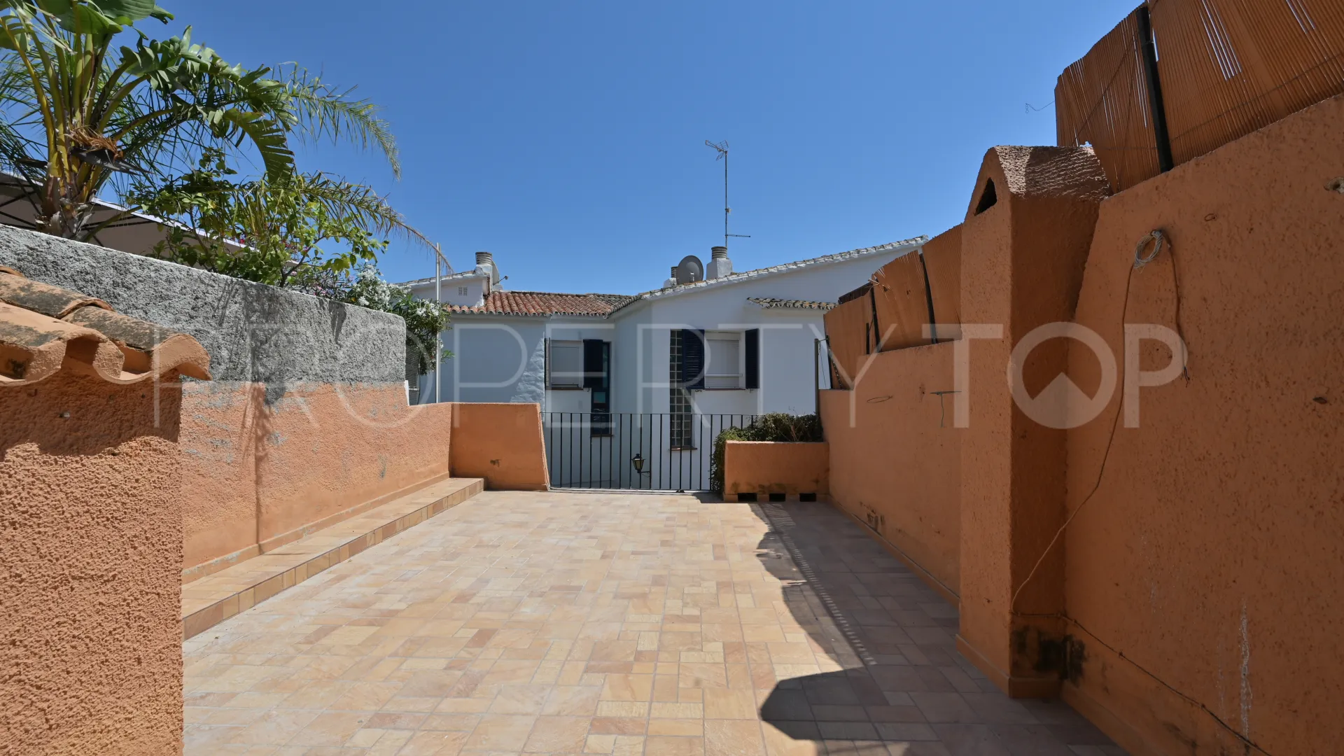 Calahonda, apartamento planta baja con 2 dormitorios en venta