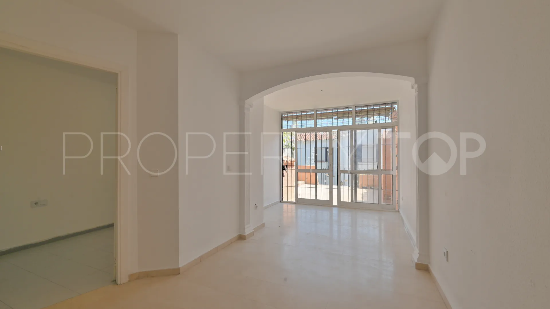 Calahonda, apartamento planta baja con 2 dormitorios en venta