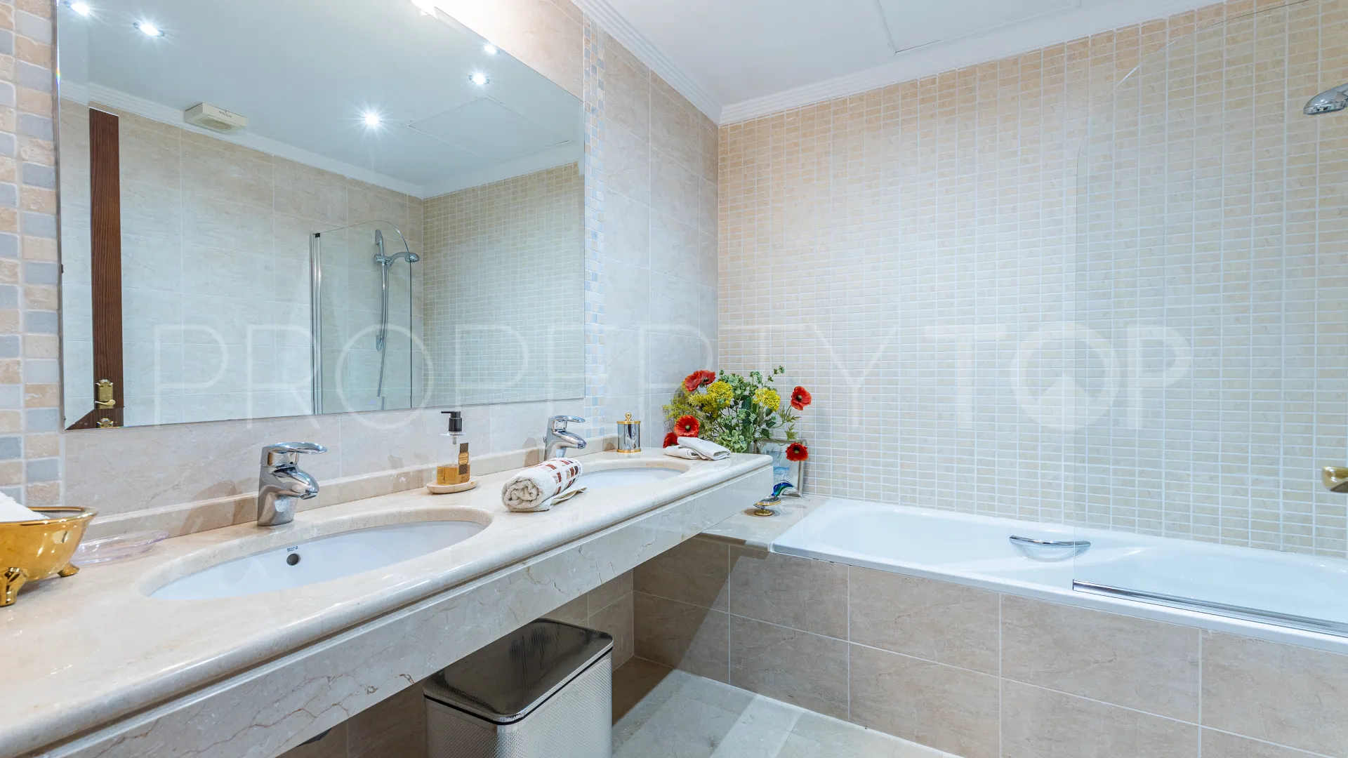 Villa a la venta en La Cala Golf Resort