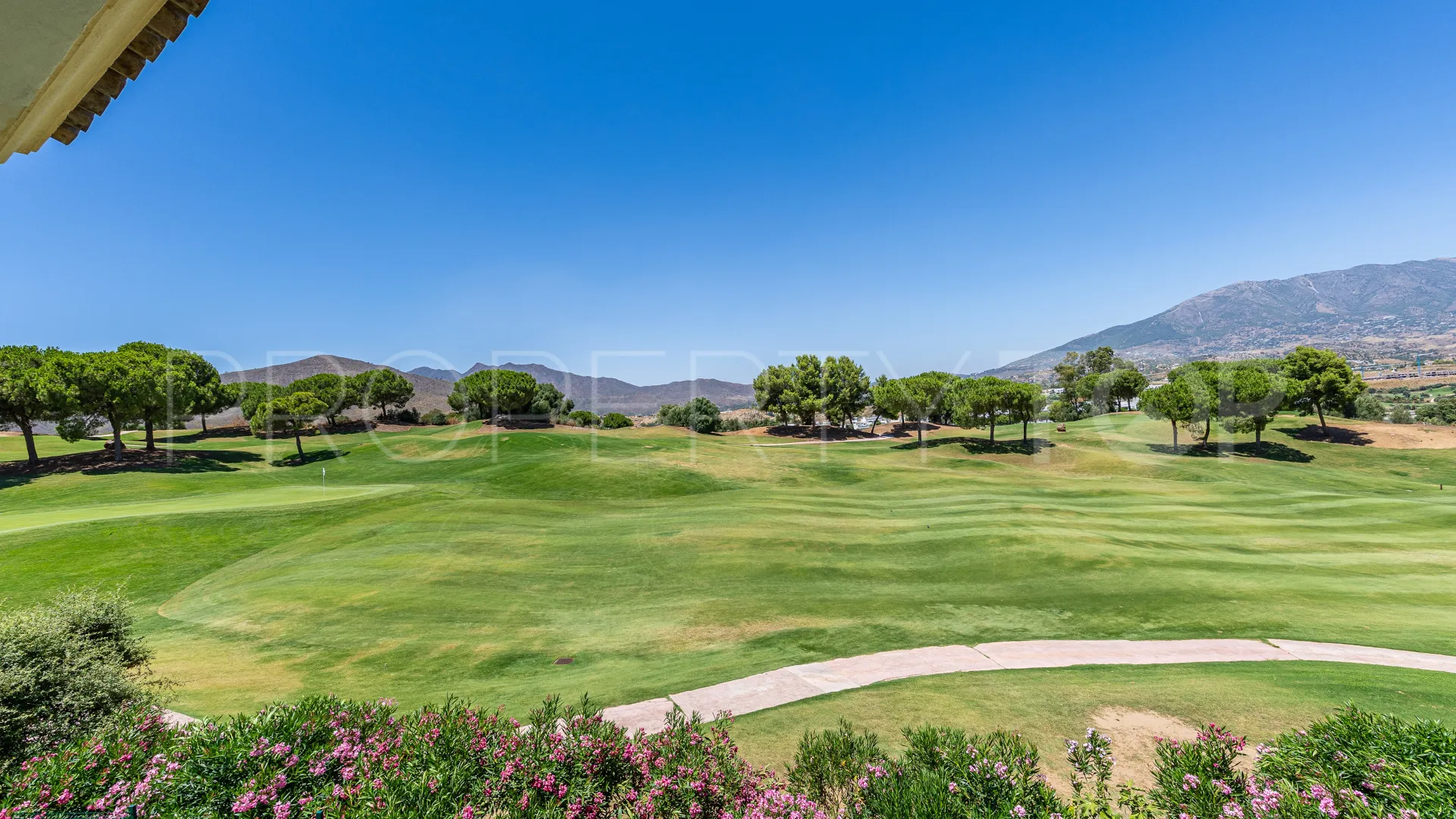 Villa a la venta en La Cala Golf Resort