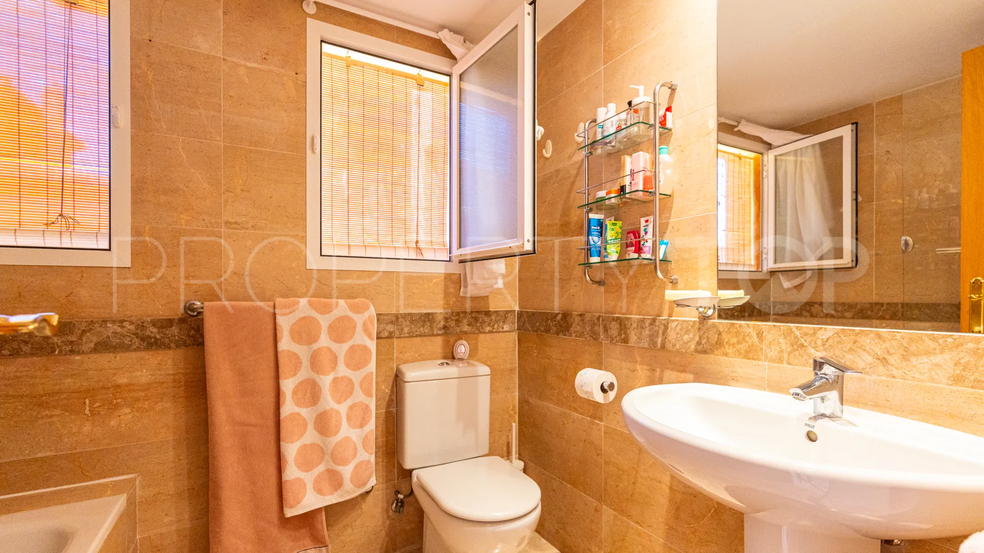 For sale 3 bedrooms ground floor apartment in Riviera del Sol