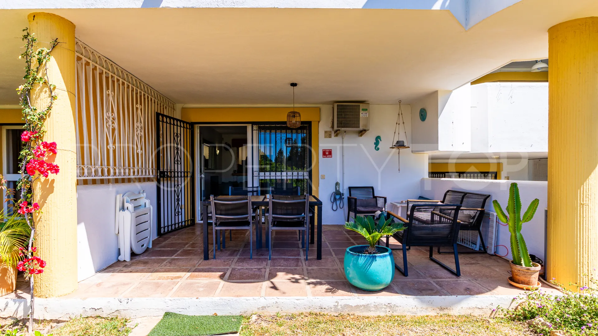 Ground floor apartment for sale in Calahonda