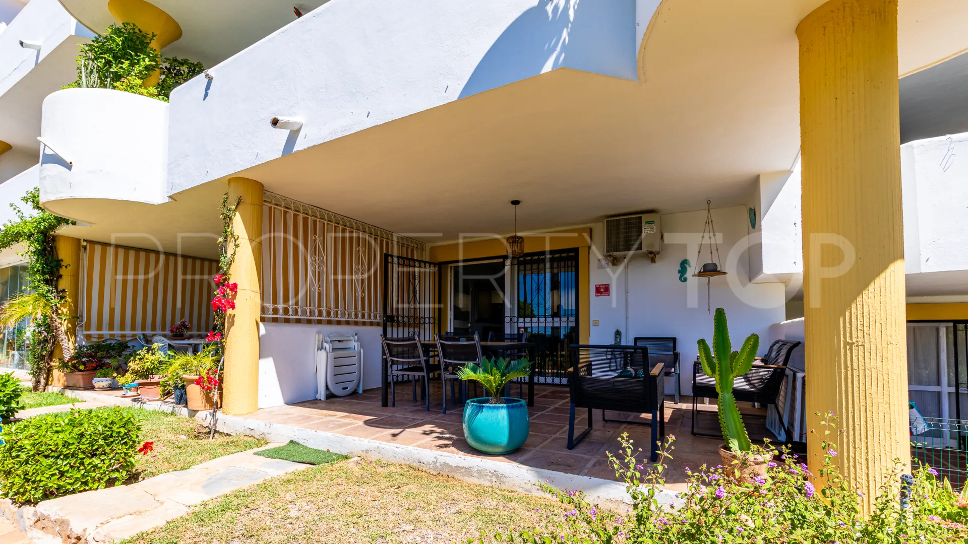 Ground floor apartment for sale in Calahonda