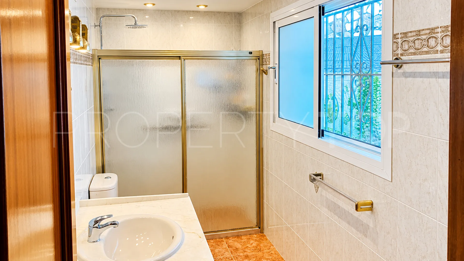 Villa a la venta con 4 dormitorios en Benalmadena Centro