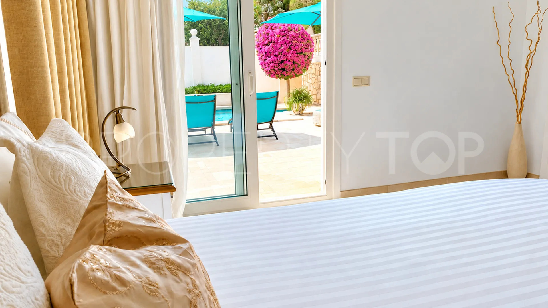 Villa a la venta con 4 dormitorios en Benalmadena Centro