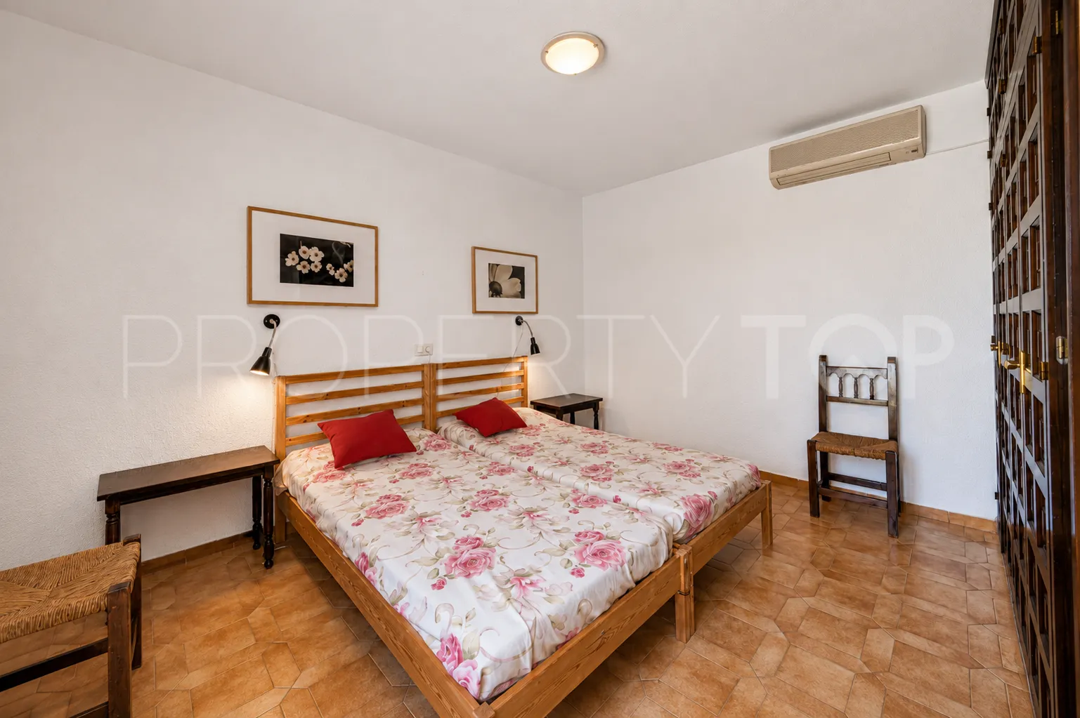 For sale Calahonda town house with 2 bedrooms