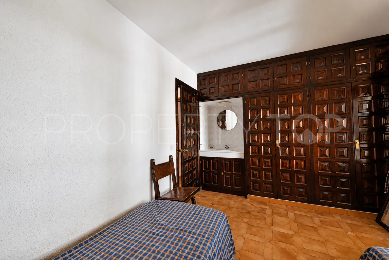 For sale Calahonda town house with 2 bedrooms