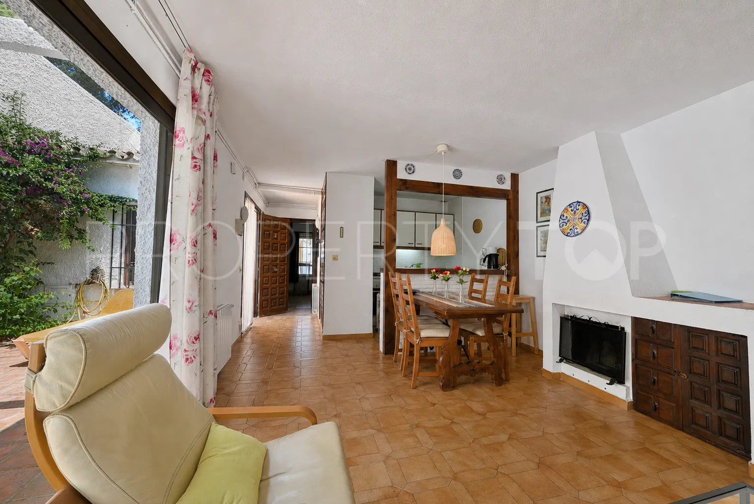 For sale Calahonda town house with 2 bedrooms