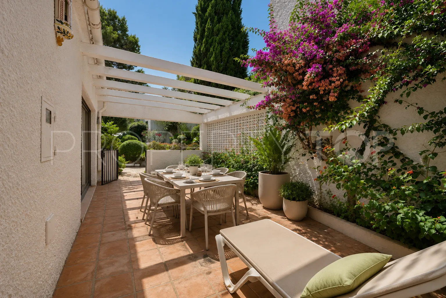 For sale Calahonda town house with 2 bedrooms