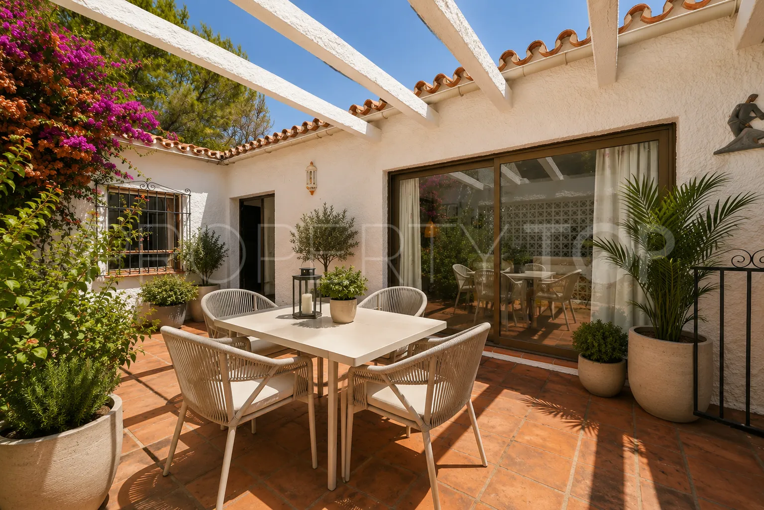 For sale Calahonda town house with 2 bedrooms