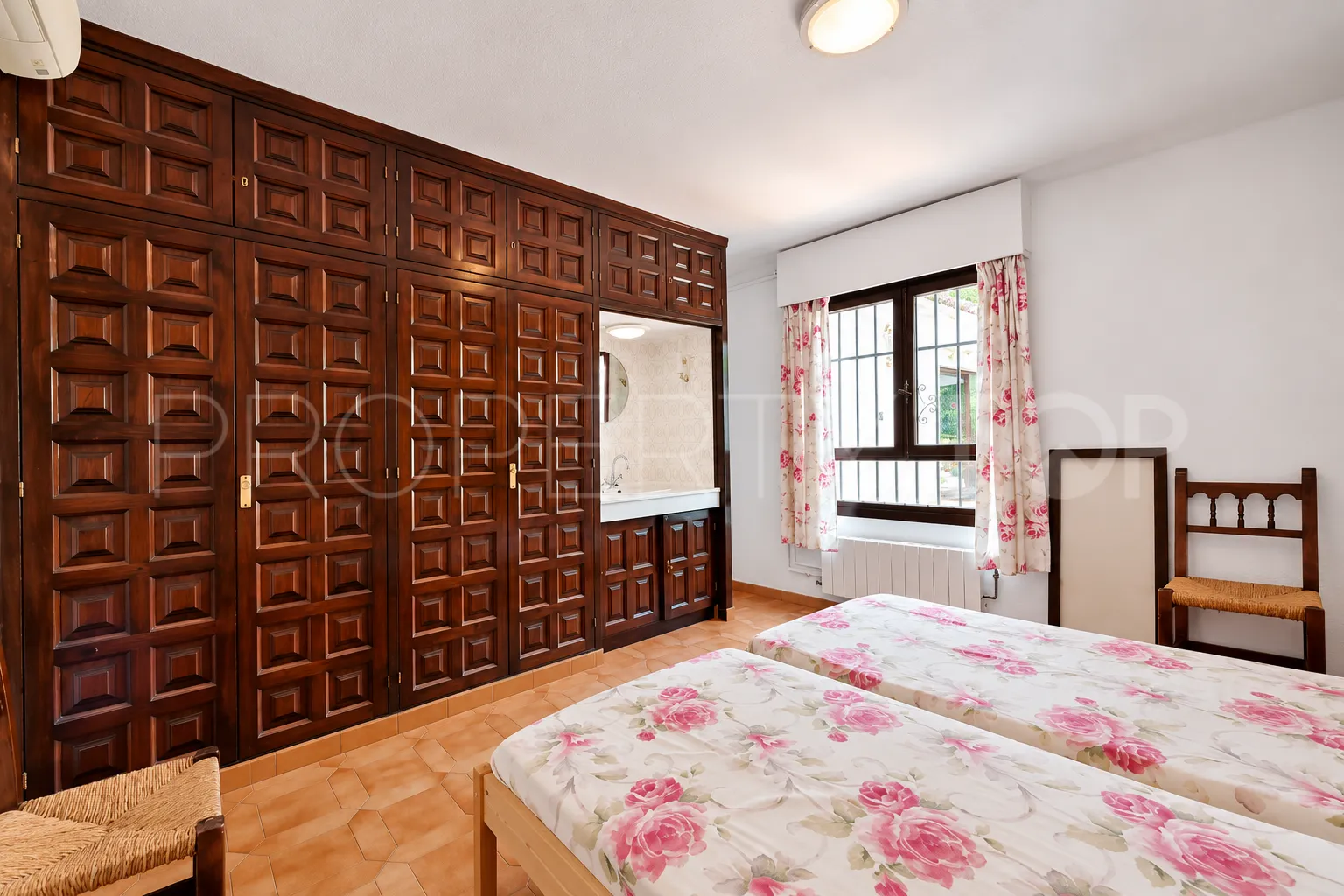 For sale Calahonda town house with 2 bedrooms