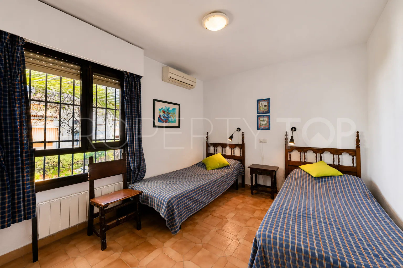 For sale Calahonda town house with 2 bedrooms