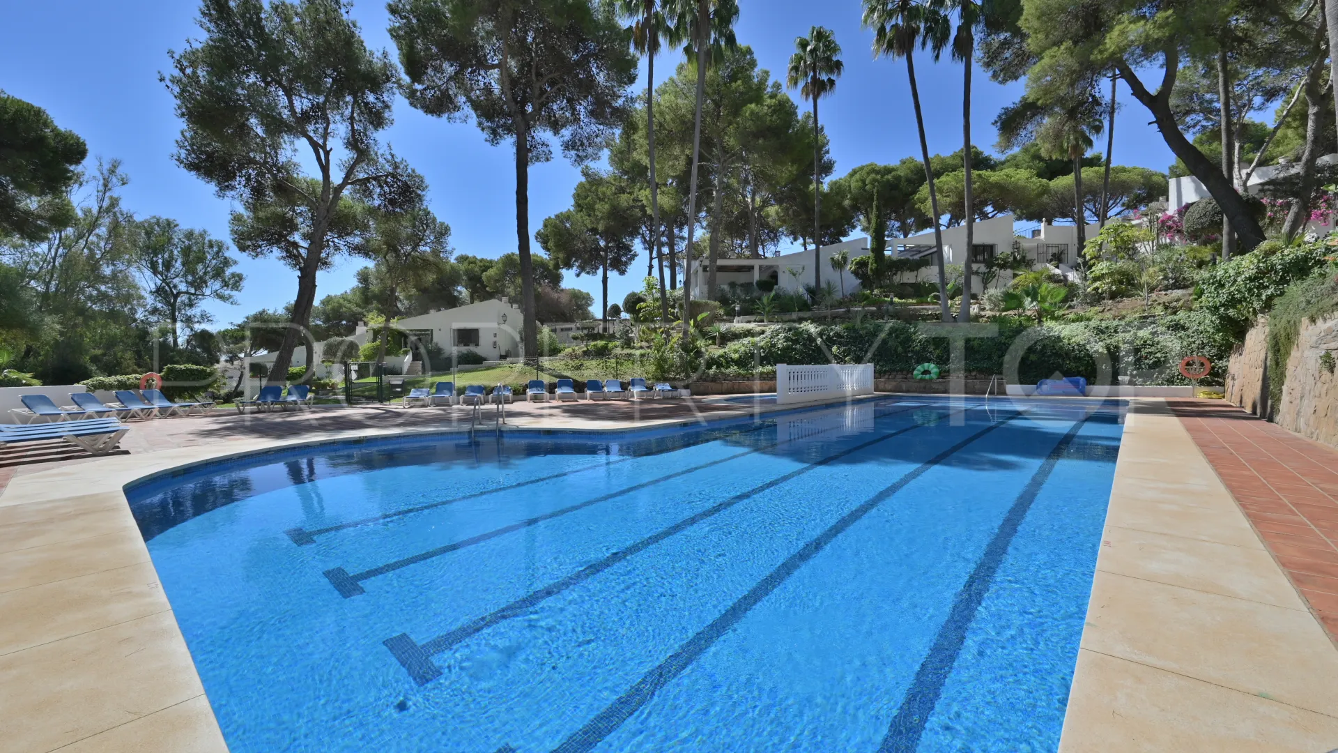 For sale Calahonda town house with 2 bedrooms