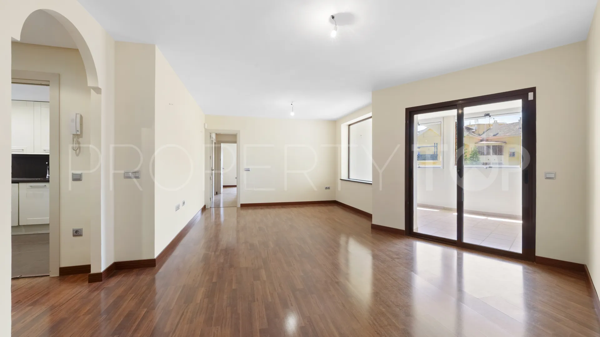 For sale 3 bedrooms apartment in Benalmadena Costa
