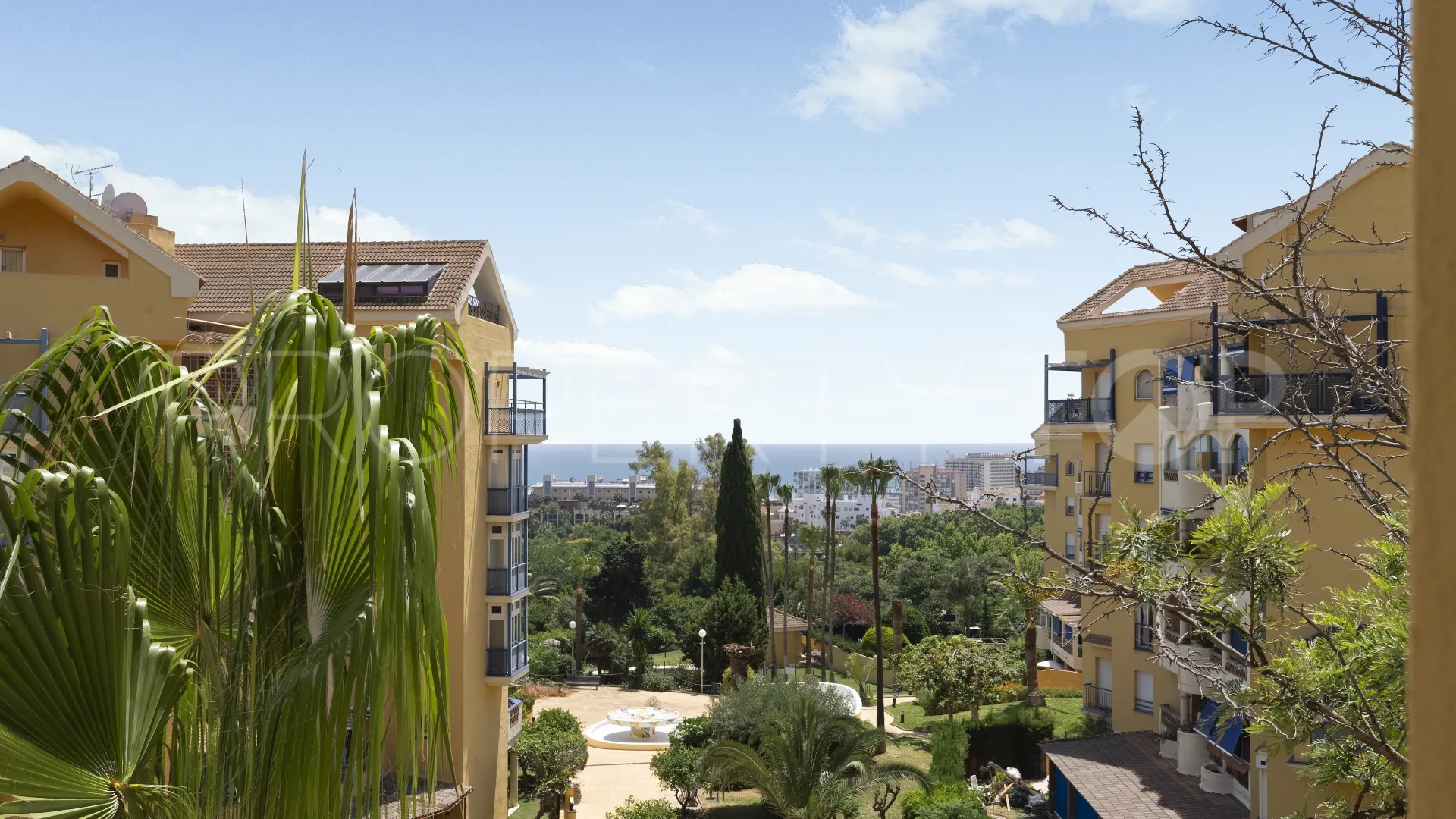 For sale 3 bedrooms apartment in Benalmadena Costa