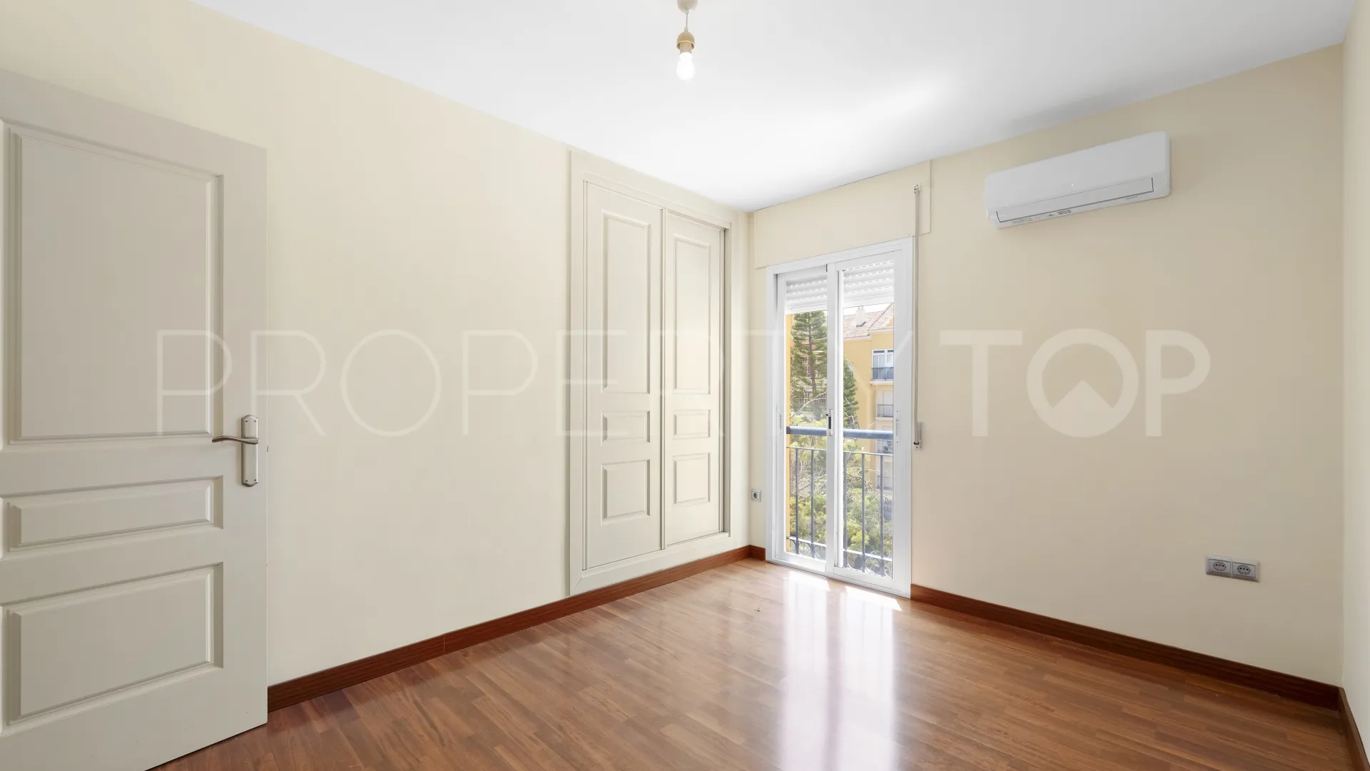 For sale 3 bedrooms apartment in Benalmadena Costa