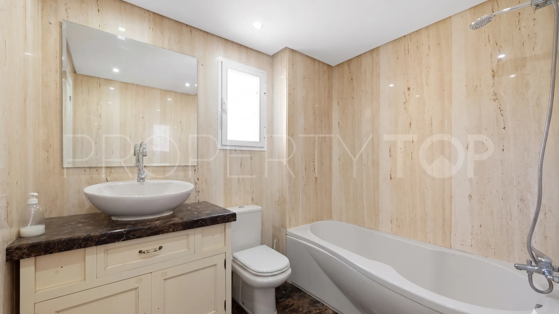 For sale 3 bedrooms apartment in Benalmadena Costa