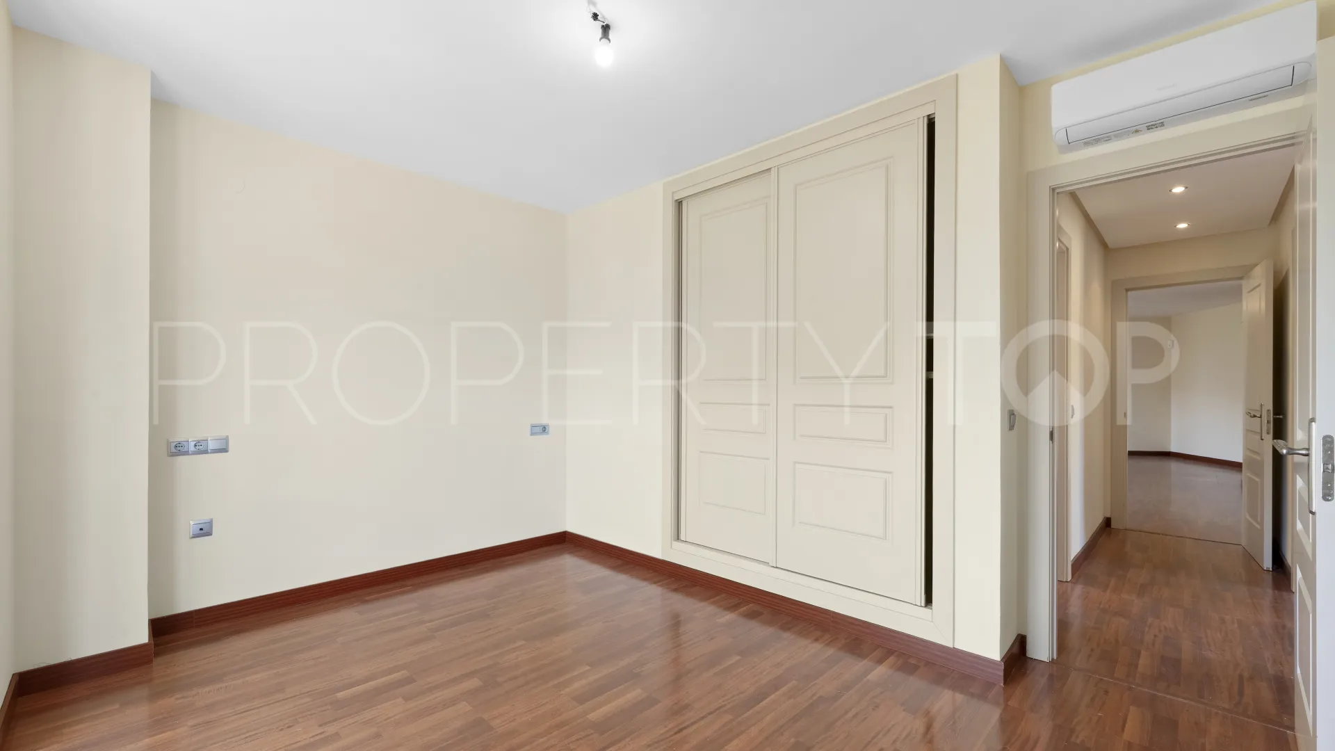 For sale 3 bedrooms apartment in Benalmadena Costa
