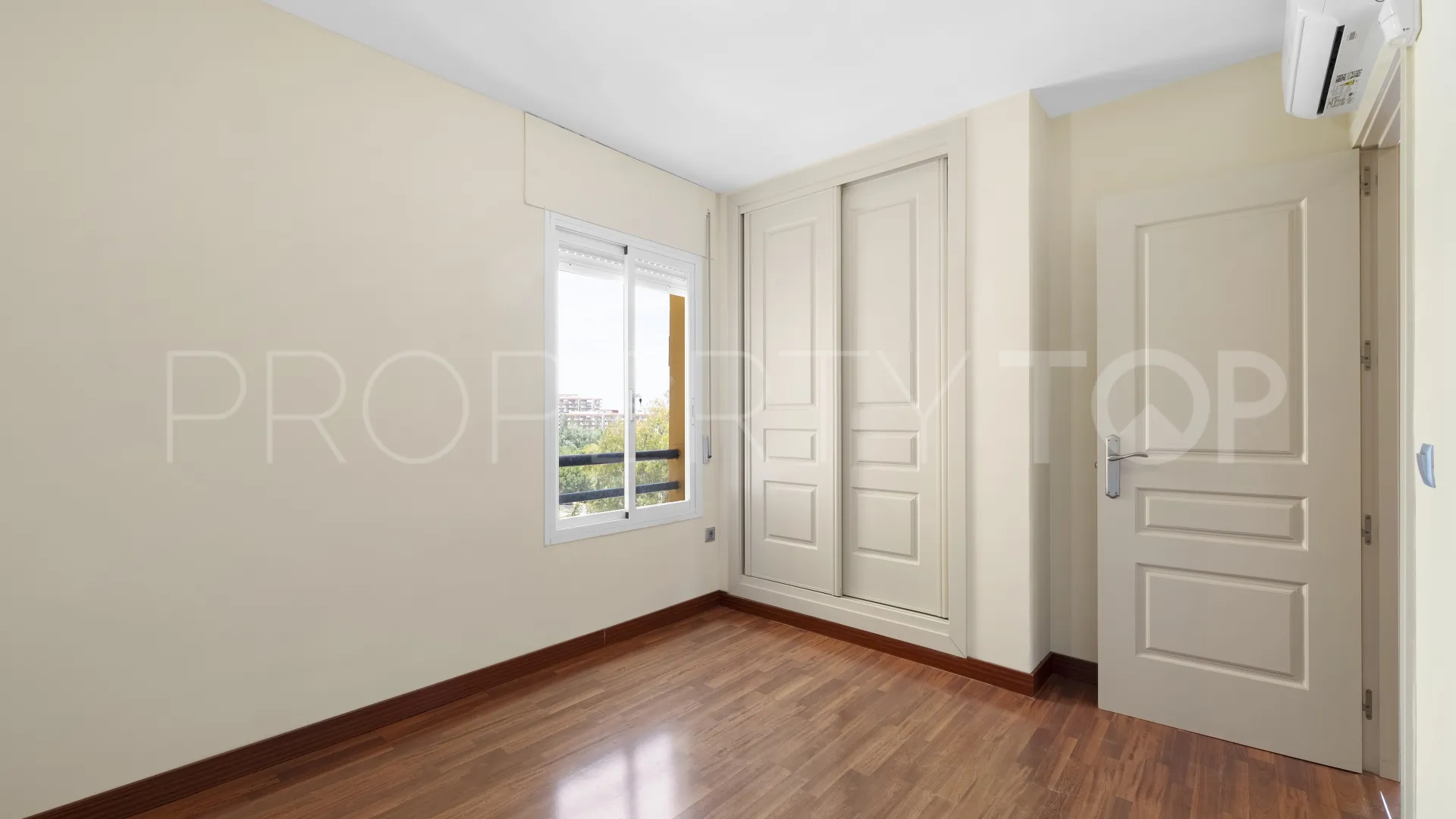 For sale 3 bedrooms apartment in Benalmadena Costa
