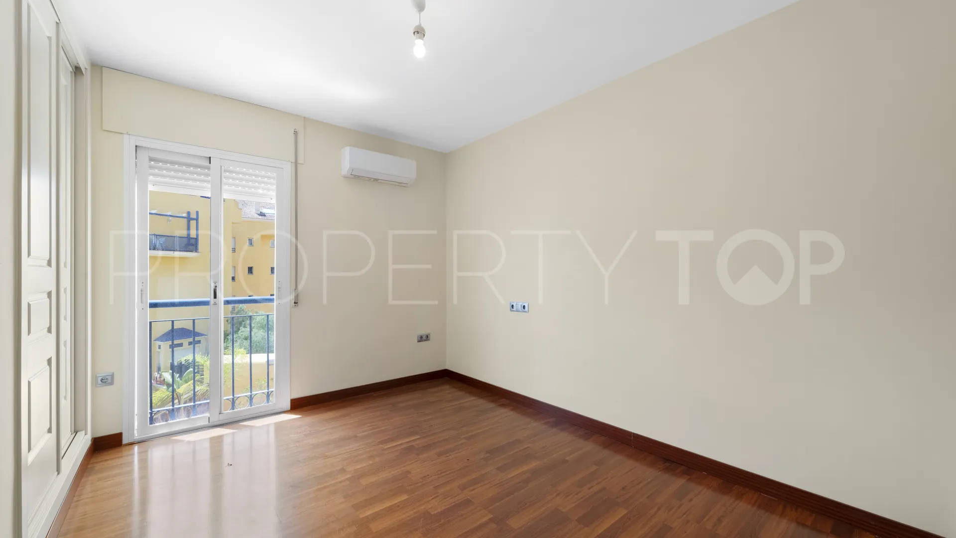 For sale 3 bedrooms apartment in Benalmadena Costa
