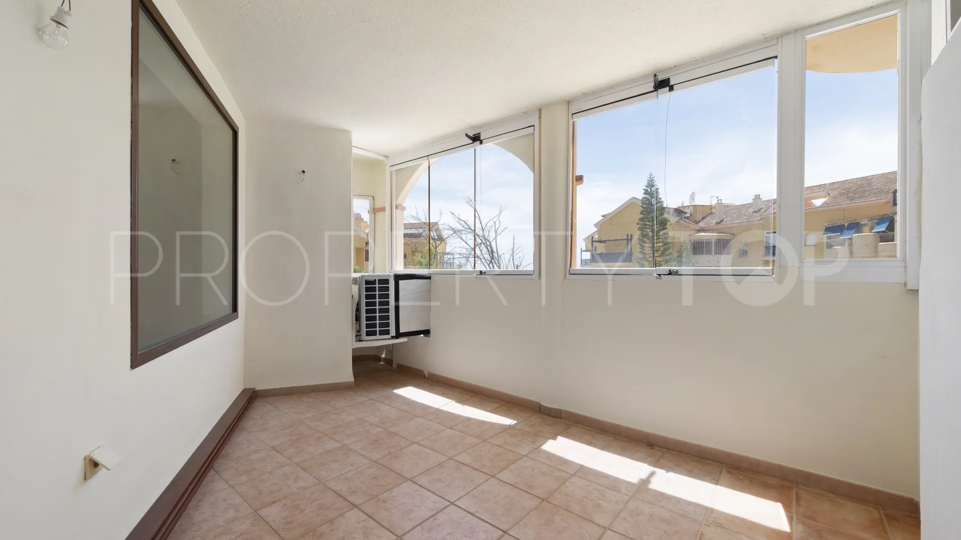 For sale 3 bedrooms apartment in Benalmadena Costa
