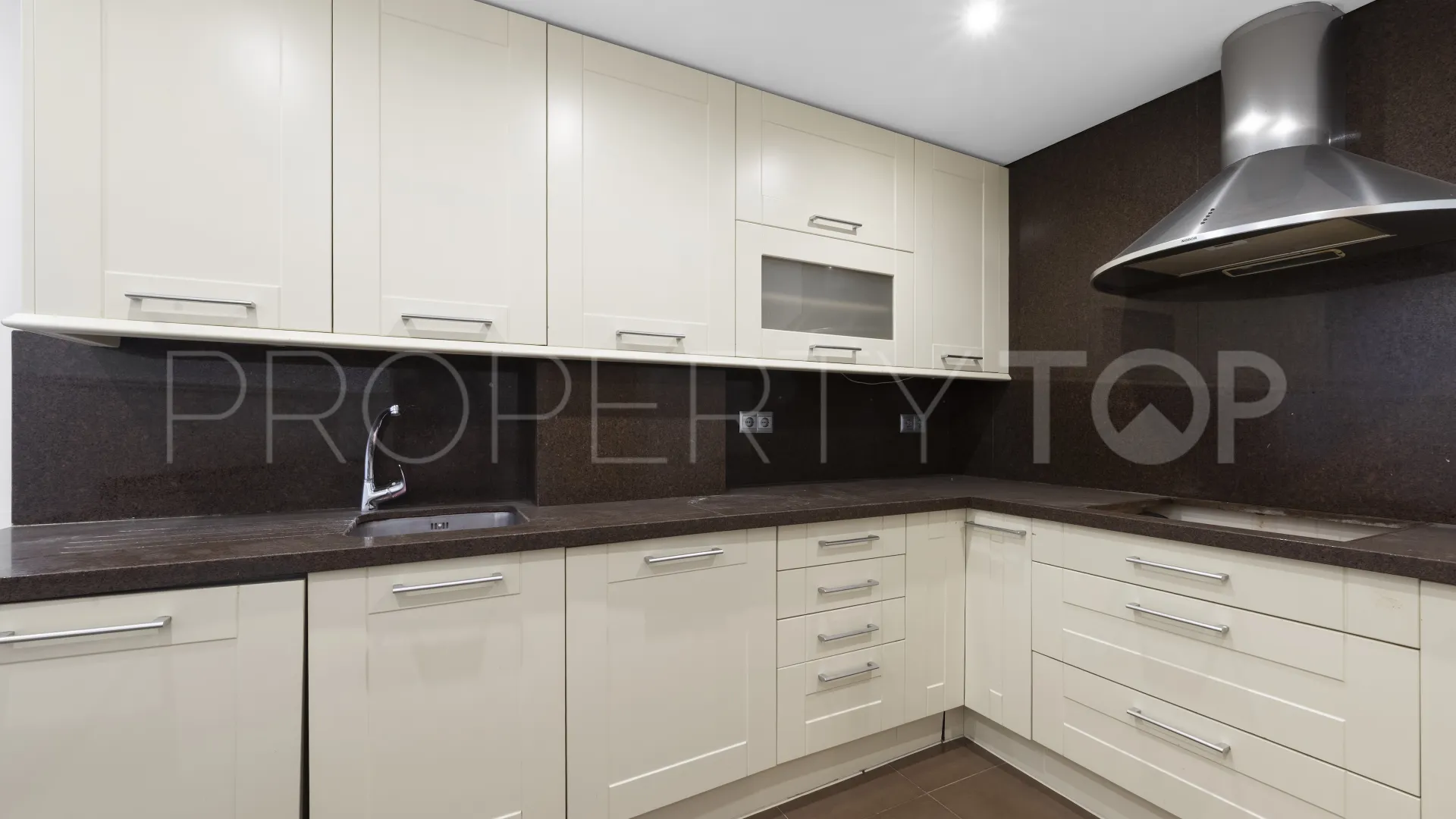 For sale 3 bedrooms apartment in Benalmadena Costa