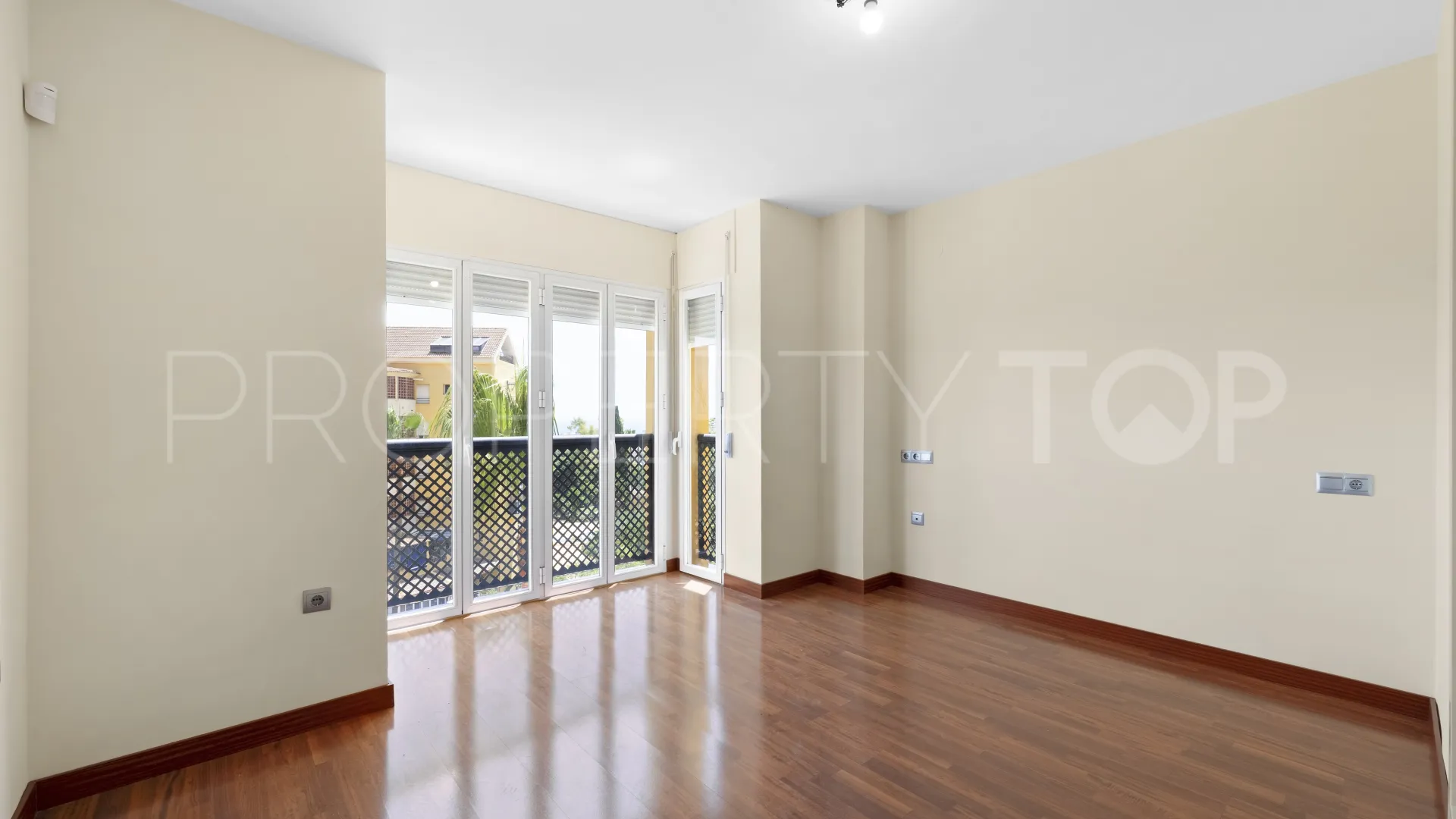 For sale 3 bedrooms apartment in Benalmadena Costa