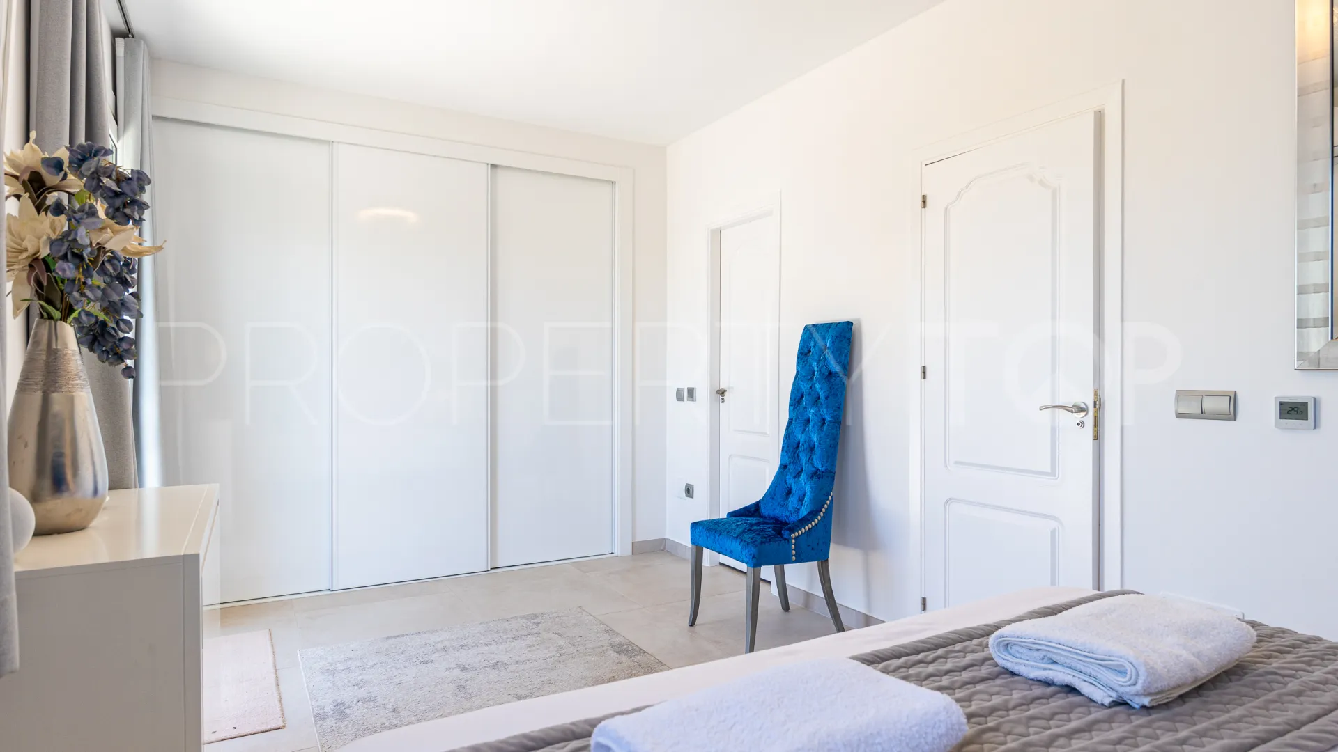 Se vende villa en Calahonda con 6 dormitorios
