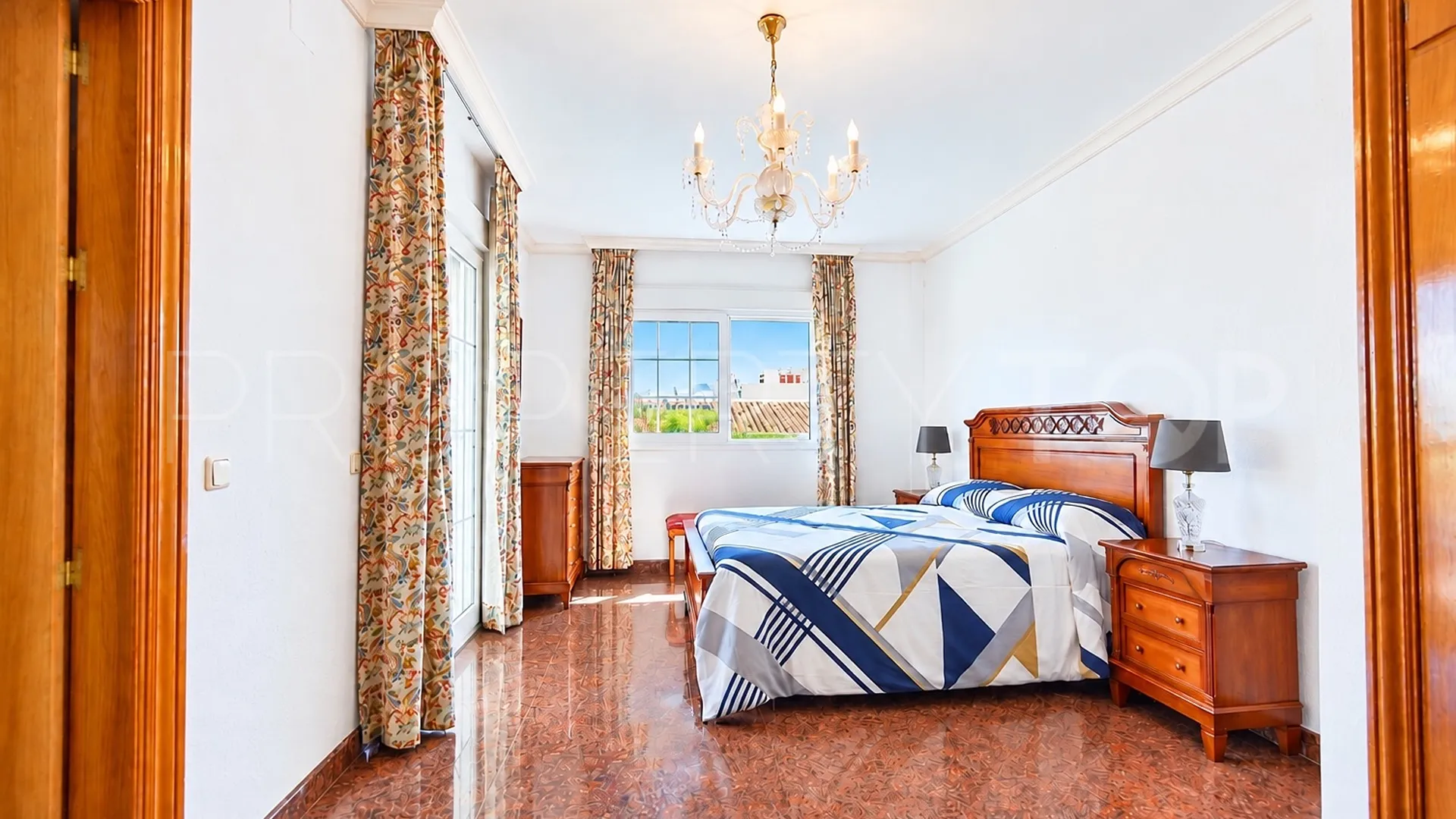 Casa en venta en Fuengirola con 5 dormitorios