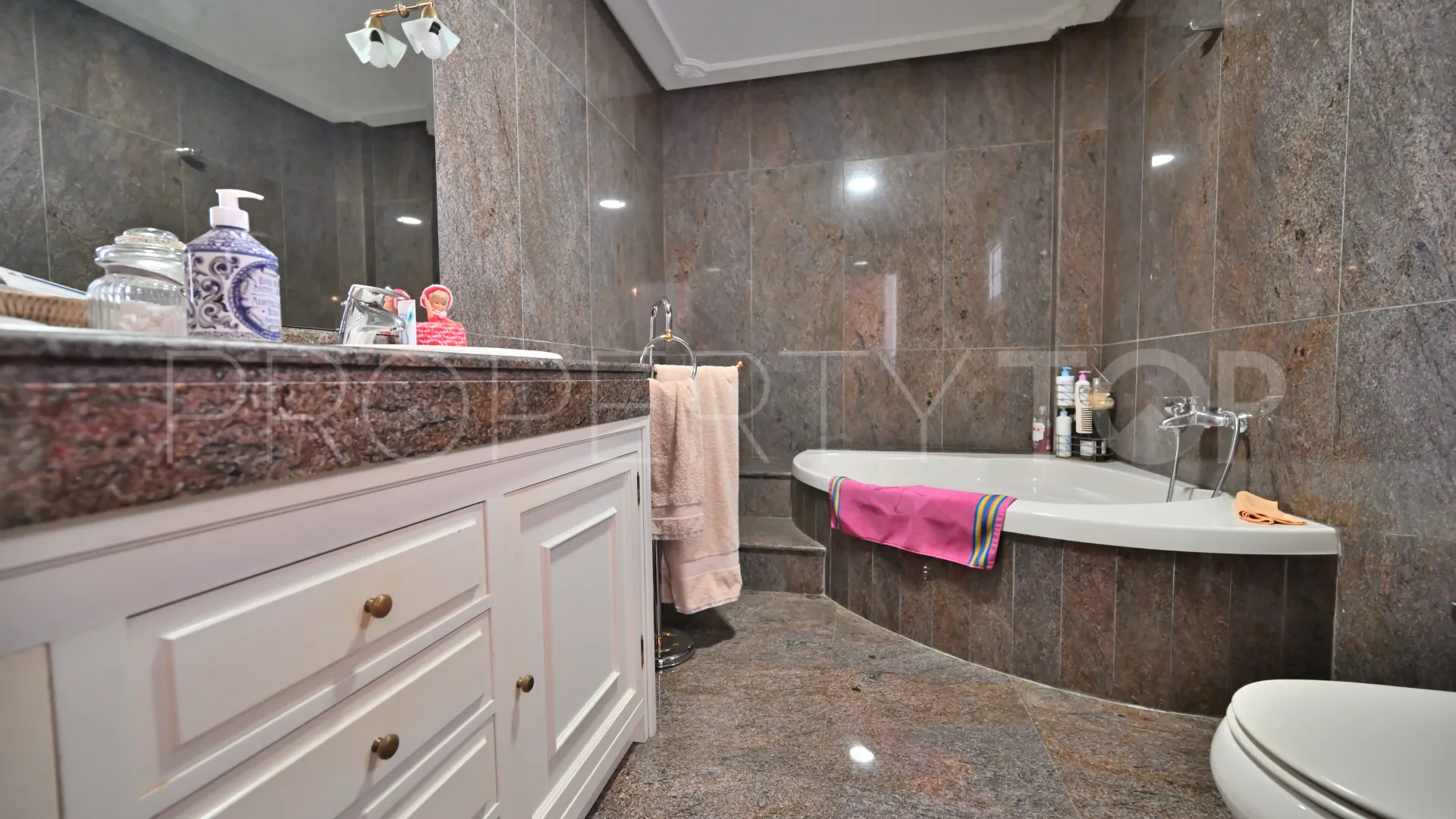 5 bedrooms house for sale in Fuengirola
