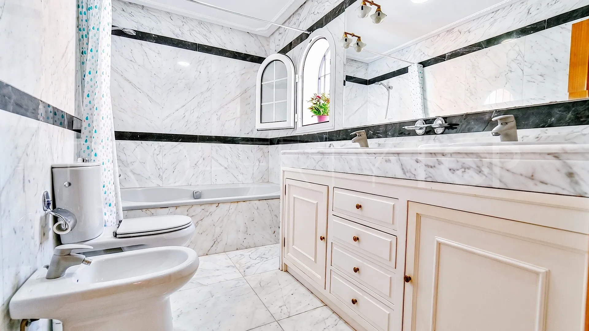 Casa en venta en Fuengirola con 5 dormitorios