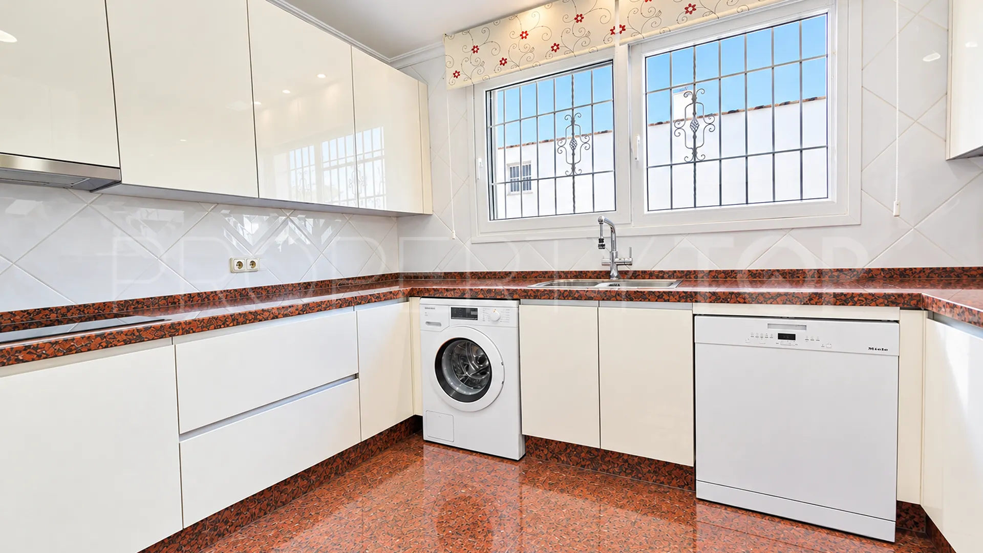 Casa en venta en Fuengirola con 5 dormitorios